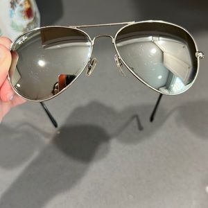 Ray ban Aviator sunglasses. Mirror lenses